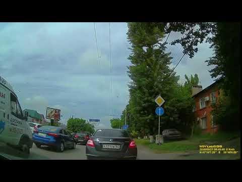По тротуару на скорости около 50 км/ч: видео